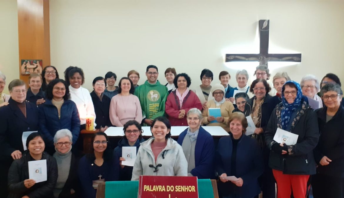"NAS PEGADAS DO MESTRE": IRMÃS PIAS DISCÍPULAS VIVEM EXERCÍCIOS ESPIRITUAIS COMO PEREGRINAS DE ESPERANÇA
