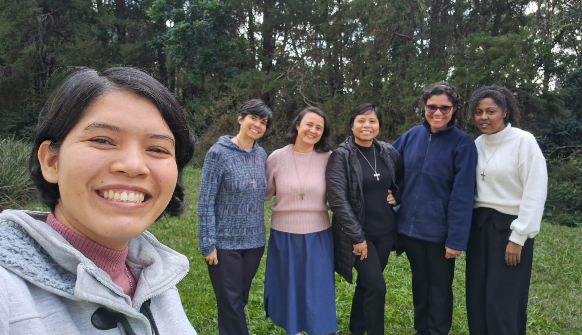 PIAS DISCÍPULAS DO DIVINO MESTRE CELEBRAM 102 ANOS DE FUNDAÇÃO