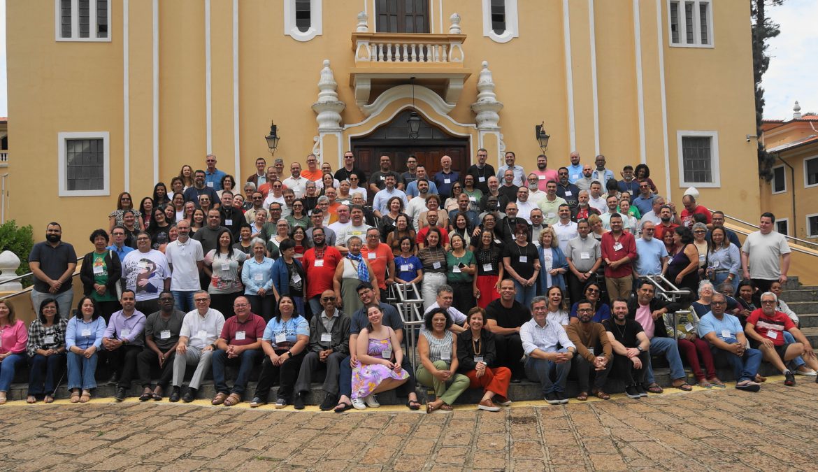 37ª SEMANA DE LITURGIA EM ITAICI APROFUNDA "INICIAÇÃO CRISTÃ" E LANÇA LIVRO EM HOMENAGEM A IONE BUYST 37ª SEMANA DE LITURGIA EM ITAICI APROFUNDA "INICIAÇÃO CRISTÃ" E LANÇA LIVRO EM HOMENAGEM A IONE BUYST