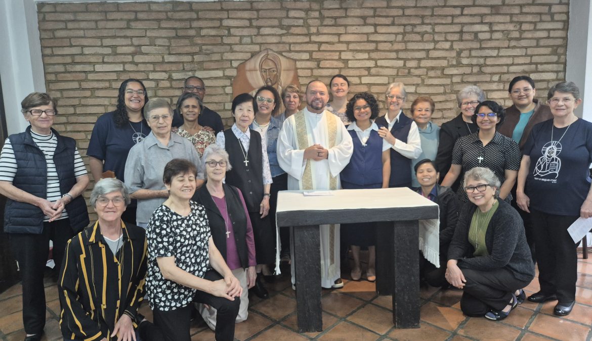 IR. M. KAINA BARBOSA DA SILVA RENOVA OS VOTOS RELIGIOSOS NA COMUNIDADE PAULO APÓSTOLO